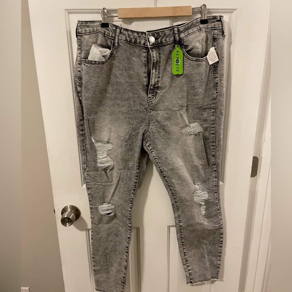 NWT SO Gray Wash Jeggings